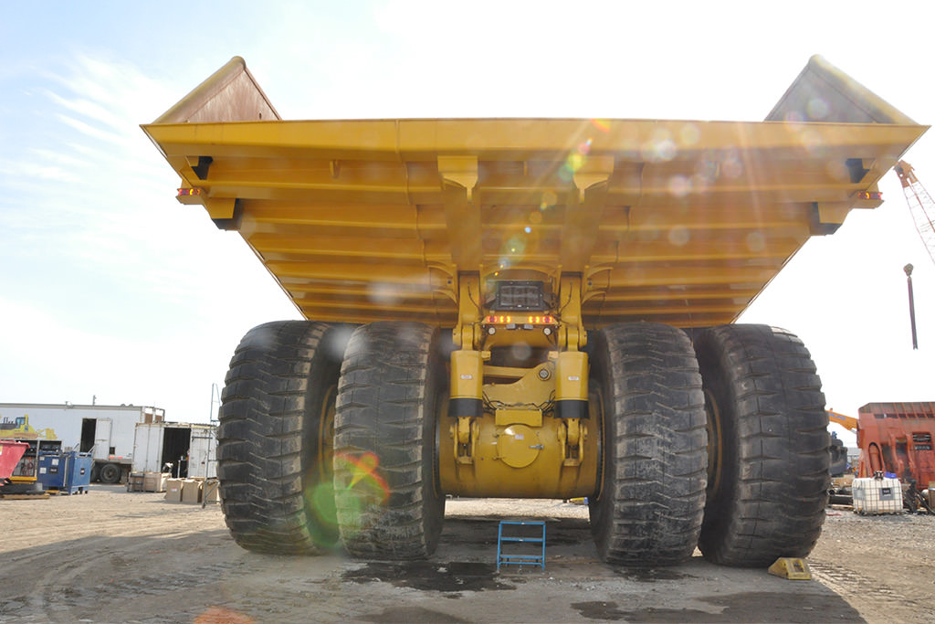 Komatsu 980E-4 Electric Trucks Specs | SMS Equipment