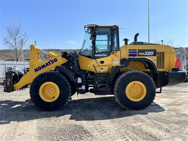 2023 Komatsu WA320-8 4903