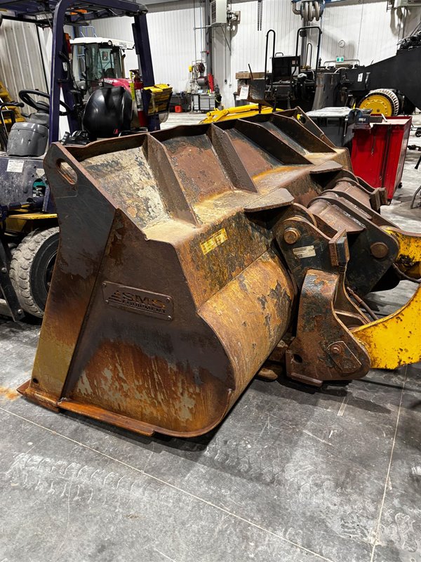 2022 Komatsu WA320-8 5405