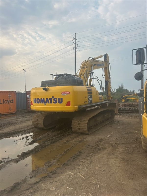 2020 Komatsu PC240LC-11 5338