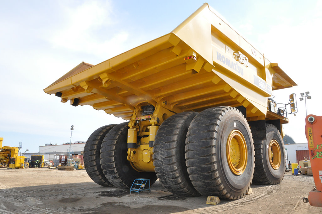 Komatsu 980E-4 Electric Trucks Specs | SMS Equipment
