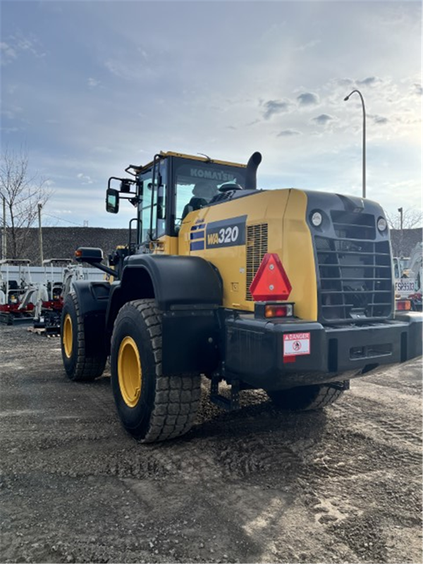 2023 Komatsu WA320-8 4972