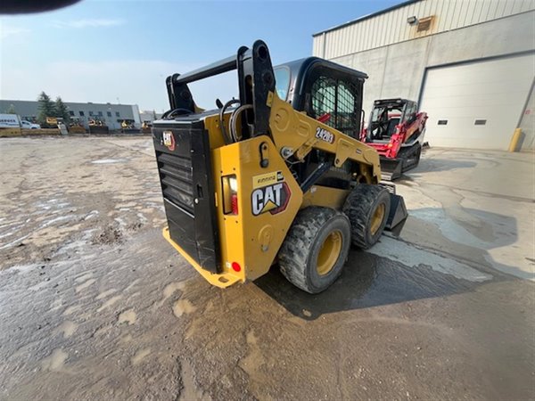 2025 CATERPILLAR 242D3 5446