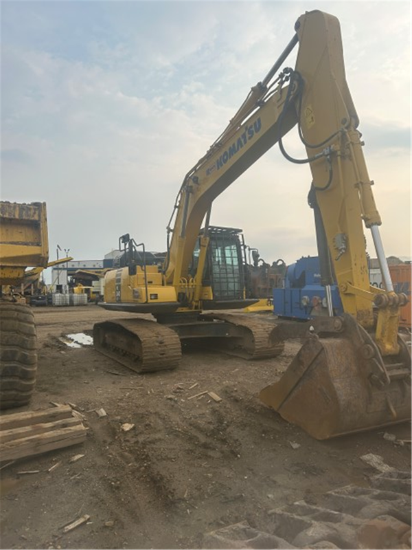 2020 Komatsu PC240LC-11 5338