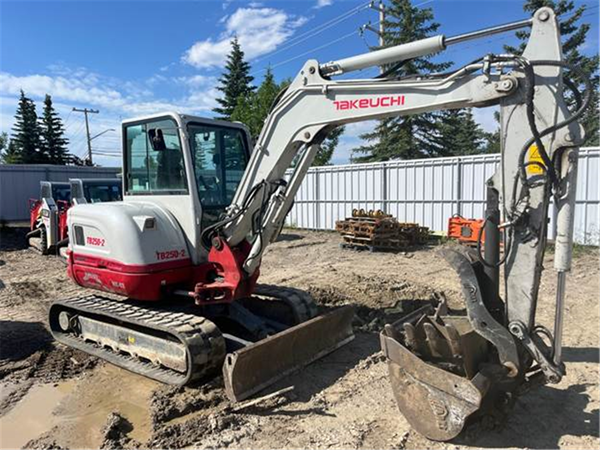 2022 Takeuchi TB250-2CR 5479