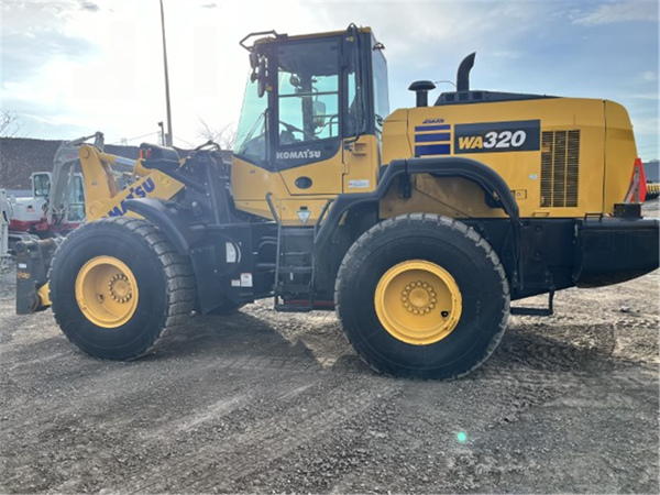 2023 Komatsu WA320-8 4972