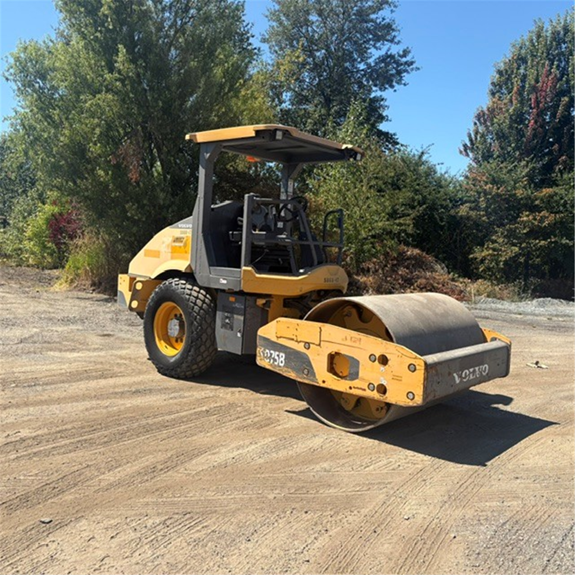 2016 Volvo SD75B 5493