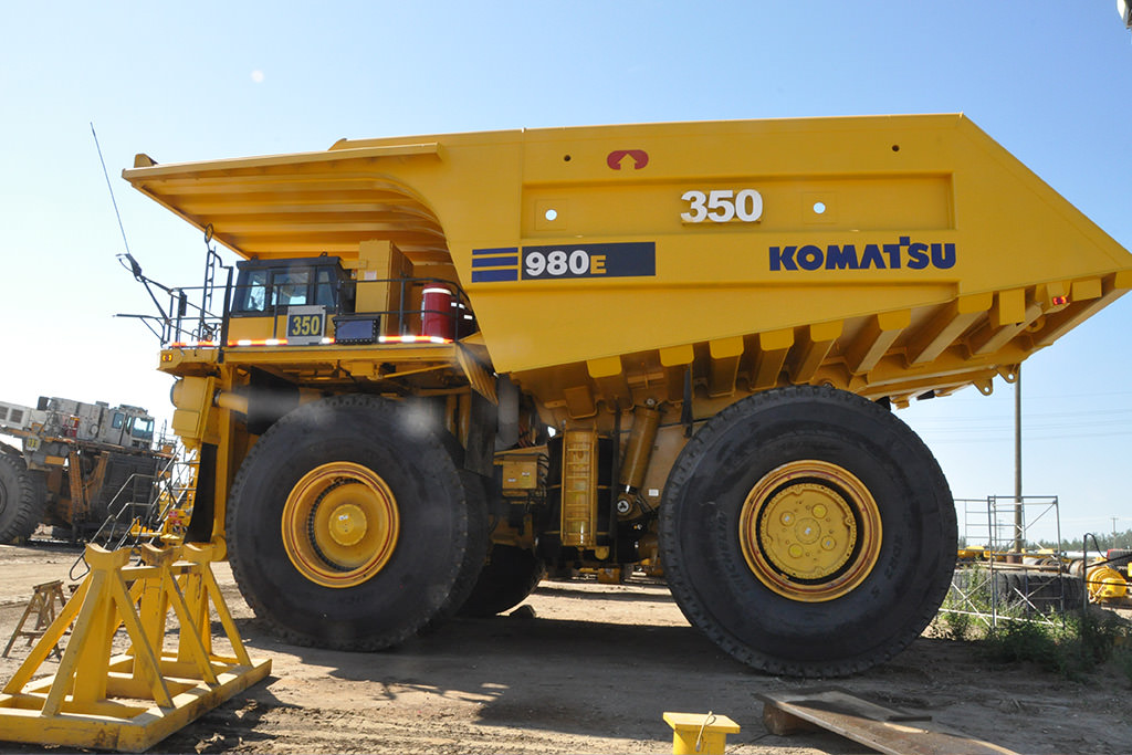 Komatsu 980E-4 Electric Trucks Specs | SMS Equipment