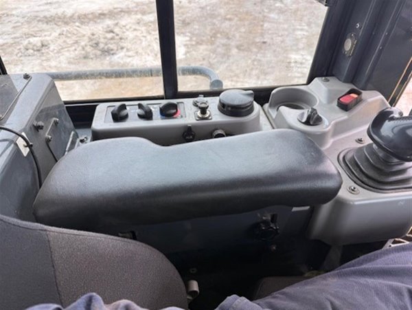 2022 Komatsu D71PXI-24 5239