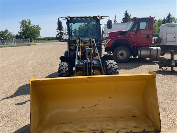 2019 DEERE 204L 5215