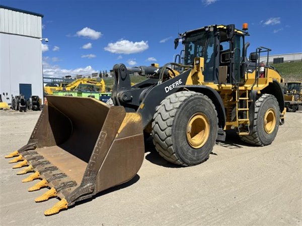 2020 DEERE 744L 5377