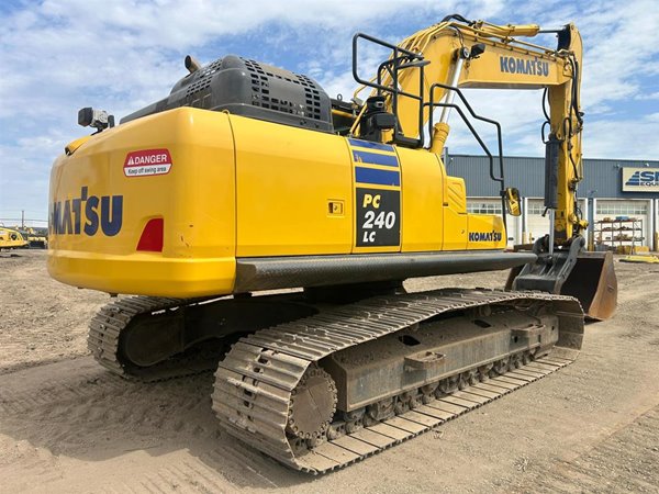 2022 Komatsu PC240LC-11 5410