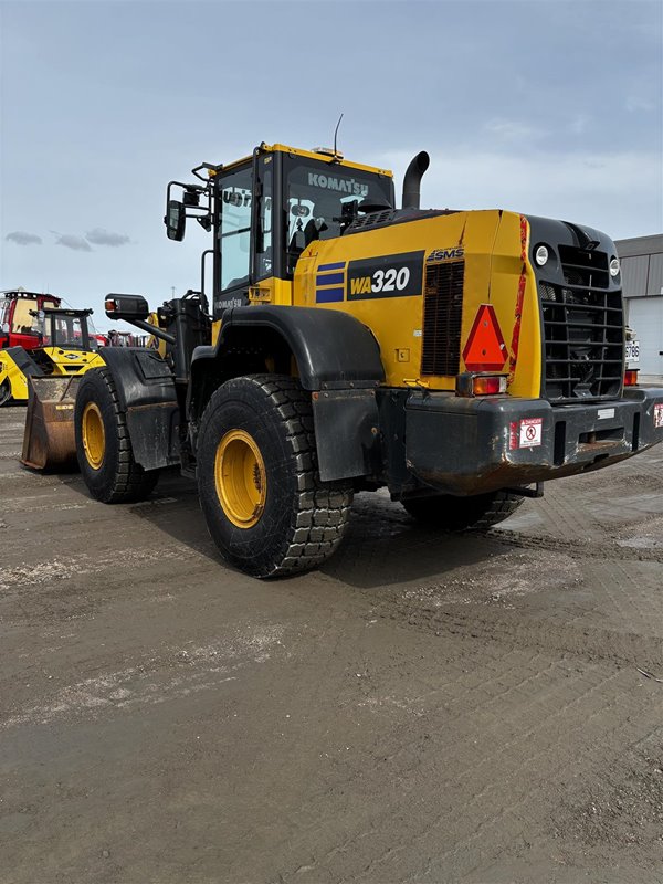 2022 Komatsu WA320-8 5405