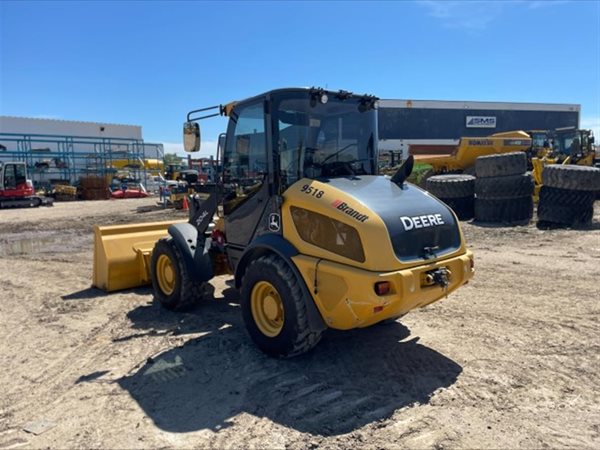 2019 DEERE 204L 5215