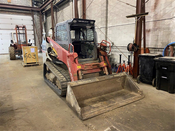 2017 Takeuchi TL12R2-CR 5211