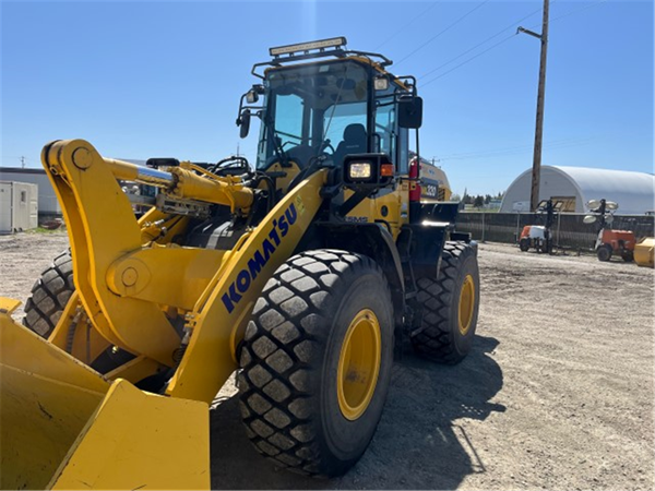 2023 Komatsu WA320-8 5252