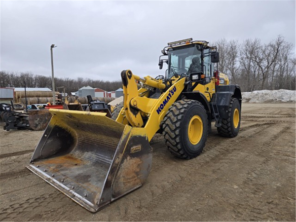 2022 Komatsu WA320-8 5415