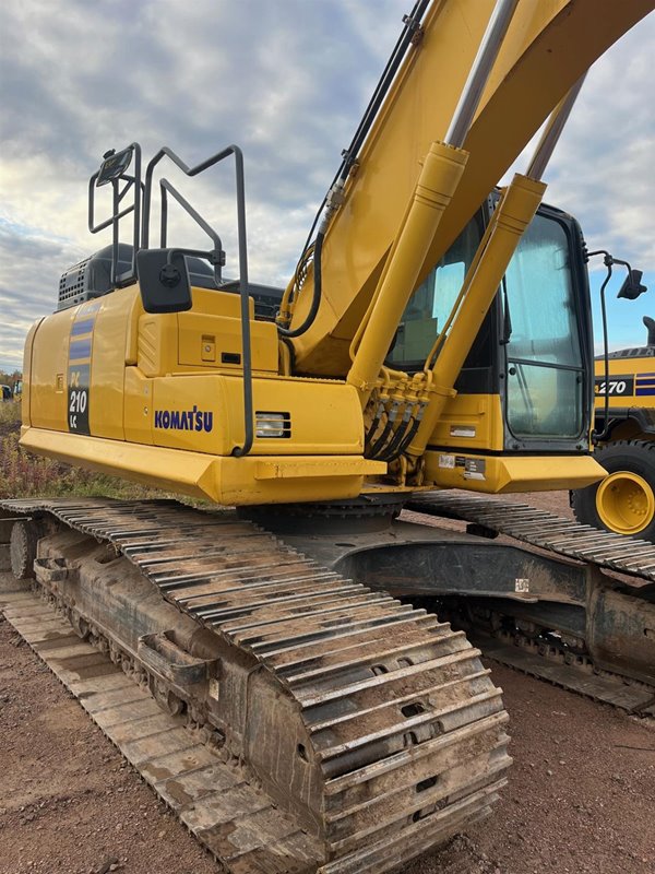 2022 Komatsu PC210LC-11 5281