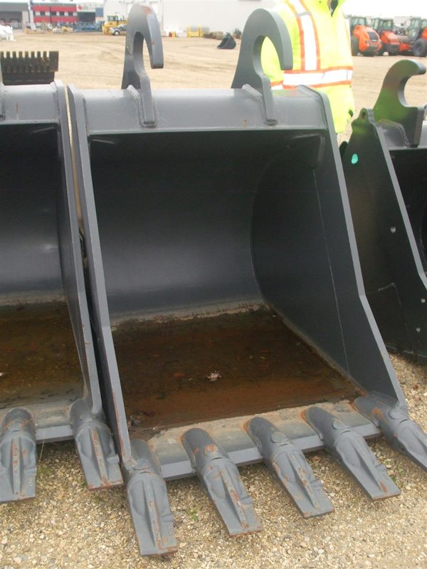 0 CWS 42" DIG BUCKET,250 SERIES AT0015218