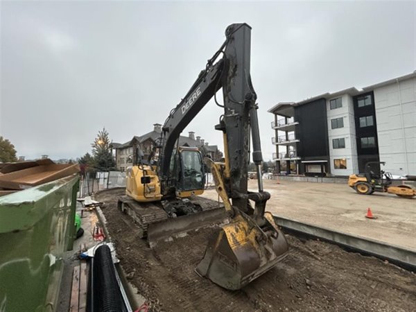 2021 DEERE 135G 5330