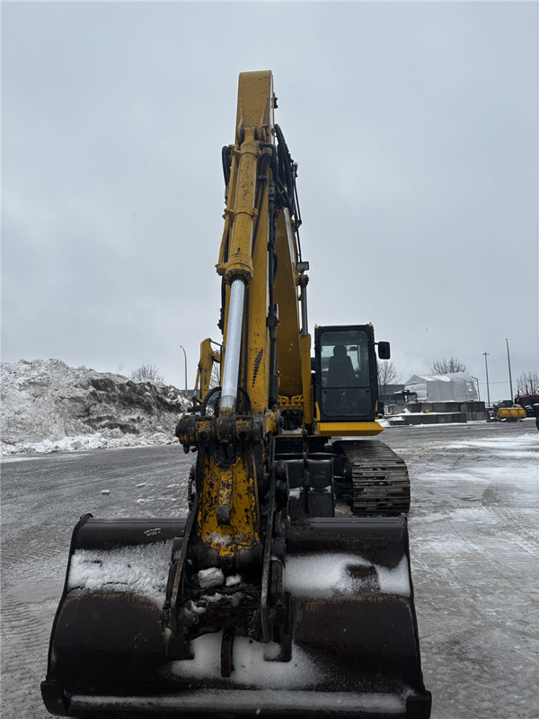 2022 Komatsu PC210LC-11 5381