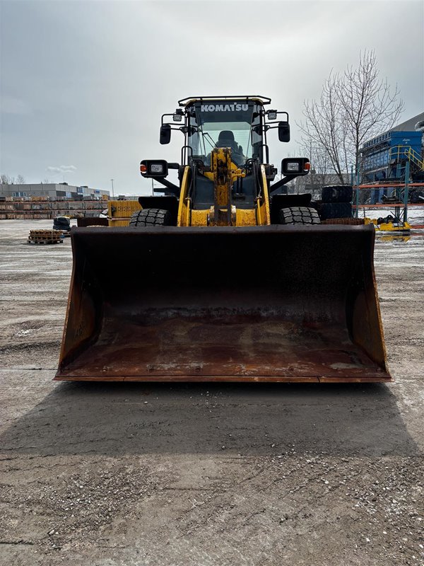 2022 Komatsu WA320-8 5405