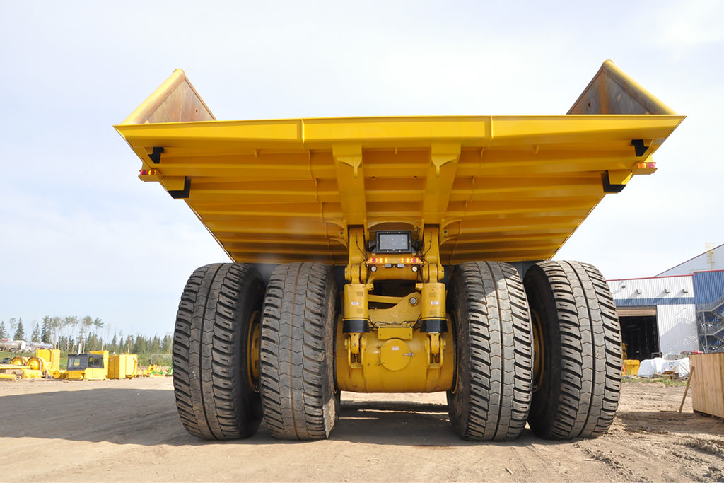 Komatsu 980E-4 Electric Trucks Specs | SMS Equipment