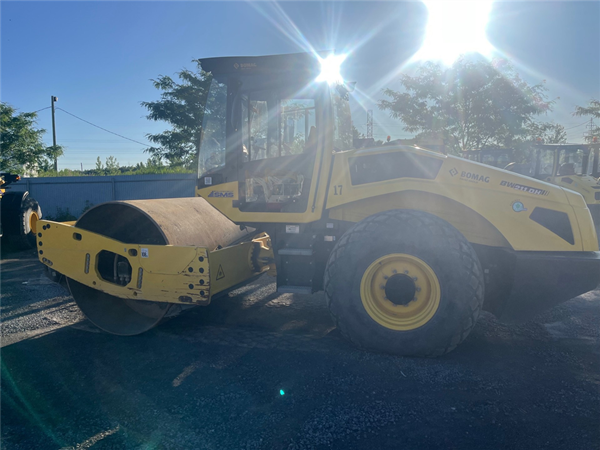 2021 BOMAG BW 211 DH-5 5273