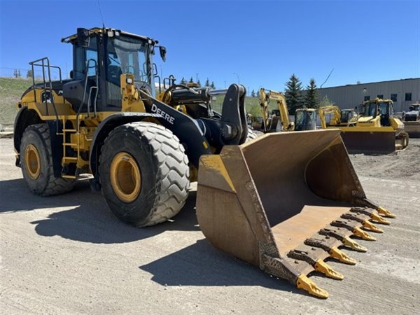 2020 DEERE 744L 5377