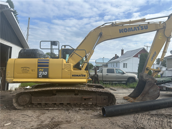 2016 Komatsu PC210LC-11 5205
