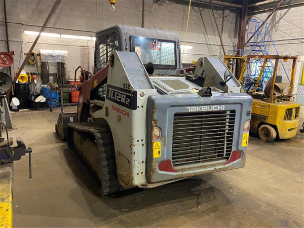 2017 Takeuchi TL12R2-CR 5211