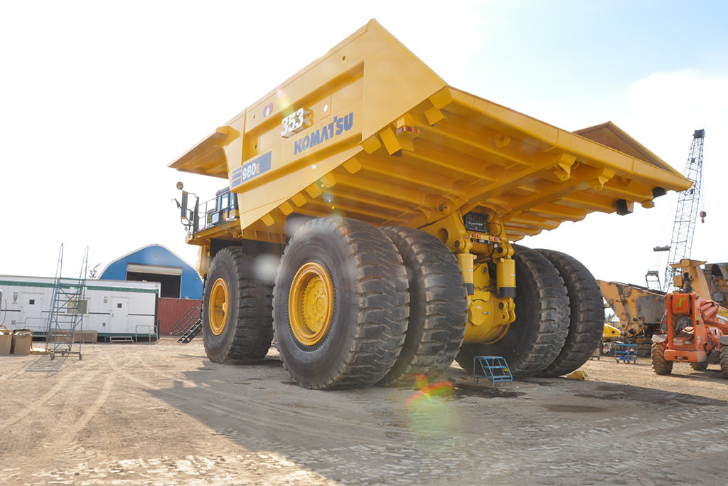 Komatsu 980E-4 Electric Trucks Specs | SMS Equipment