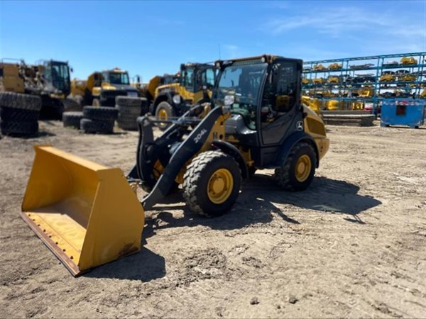 2019 DEERE 204L 5215