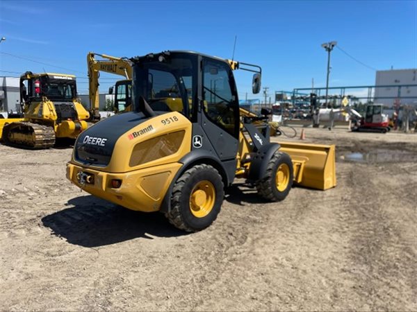 2019 DEERE 204L 5215