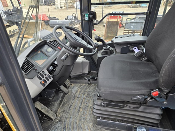 2022 Komatsu WA320-8 5415