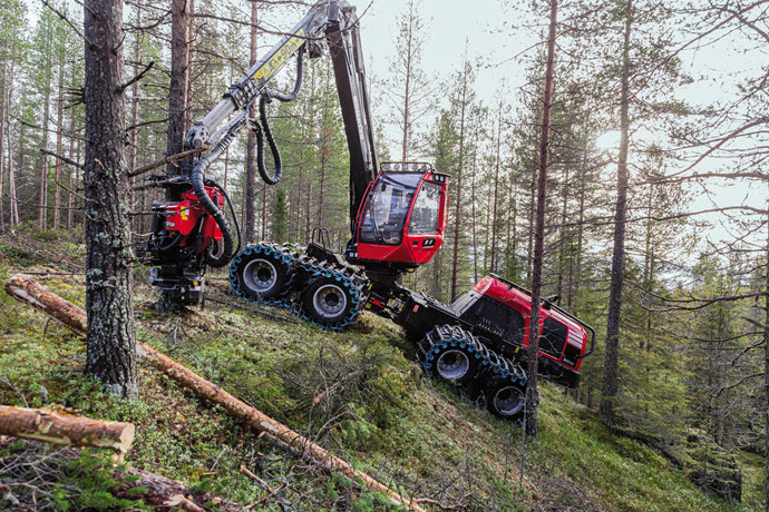 Unique 8-wheel-drive harvester keeps operators productive in challenging conditions