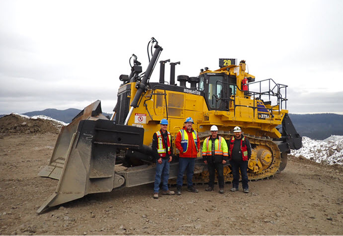Pour aider à assurer le déroulement efficace des opérations, Mount Polley a récemment acheté deux nouveaux bouteurs à chenilles Komatsu D375A-8. 