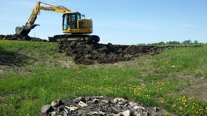 Pour faire le travail, une flotte polyvalente et puissante doit avoir une excavatrice