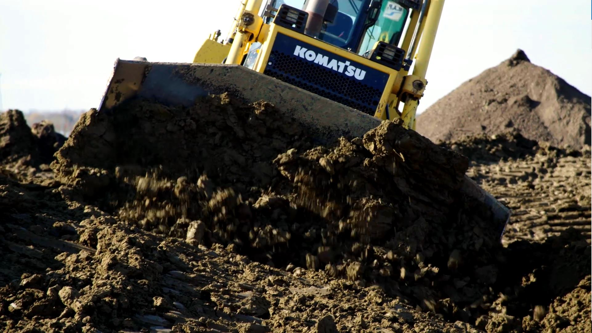 « Nos deux divisions sont composées d’une majorité de bouteurs, de camions à pierre et d’excavatrices »,