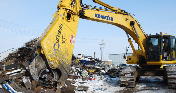 Genesis GXT 665R working in scrap handling & recycling application